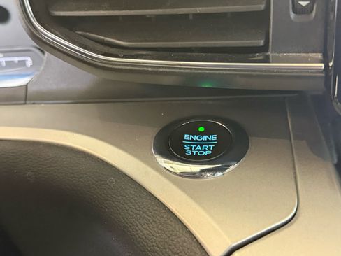 Used 2021 Ford Explorer XLT w/ Equipment Group 202A AWD/4WD image 16
