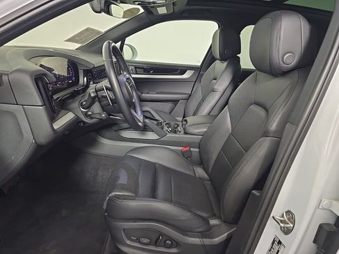 Certified 2024 Porsche Cayenne AWD/4WD image 5