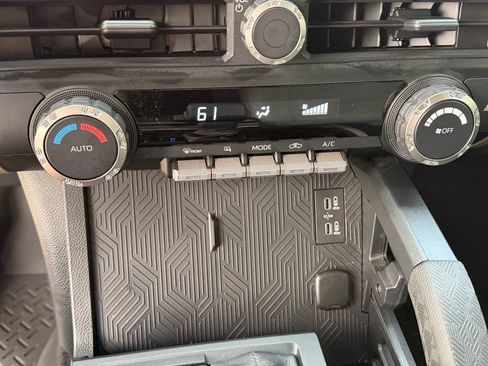 Used 2025 Toyota Tacoma TRD Off-Road AWD/4WD image 43