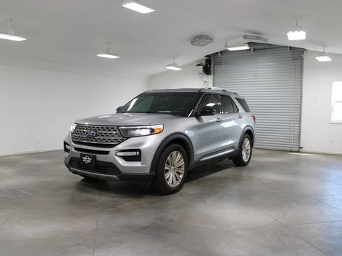 Used 2020 Ford Explorer Limited RWD image 4