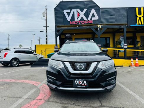 Used 2017 Nissan Rogue SV FWD image 2