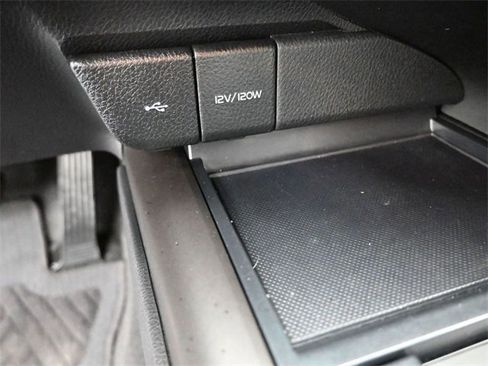 Used 2022 Toyota Camry SE image 9