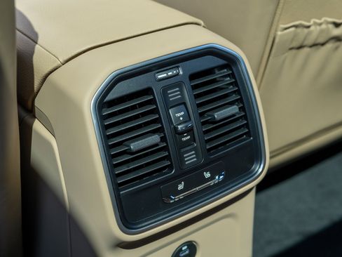 Certified 2026 Porsche Macan image 30