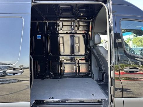 Used 2024 Mercedes-Benz Sprinter 3500 image 30