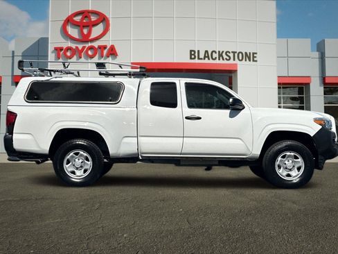 Used 2023 Toyota Tacoma SR RWD image 2