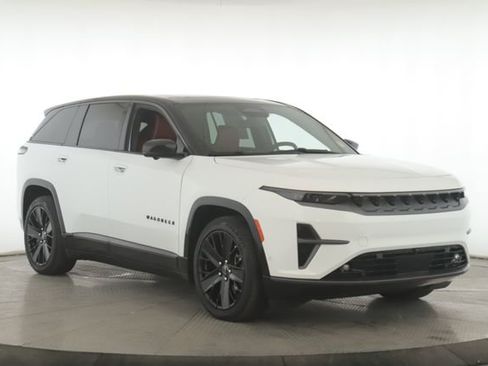 Used 2024 Jeep Wagoneer Launch Edition image 2