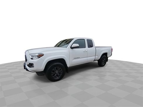 Used 2022 Toyota Tacoma SR5 image 4