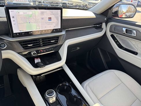 Used 2025 Ford Explorer Platinum w/ LUX Leather Package image 25