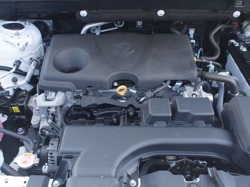 Used 2025 Toyota RAV4 XLE AWD/4WD image 27