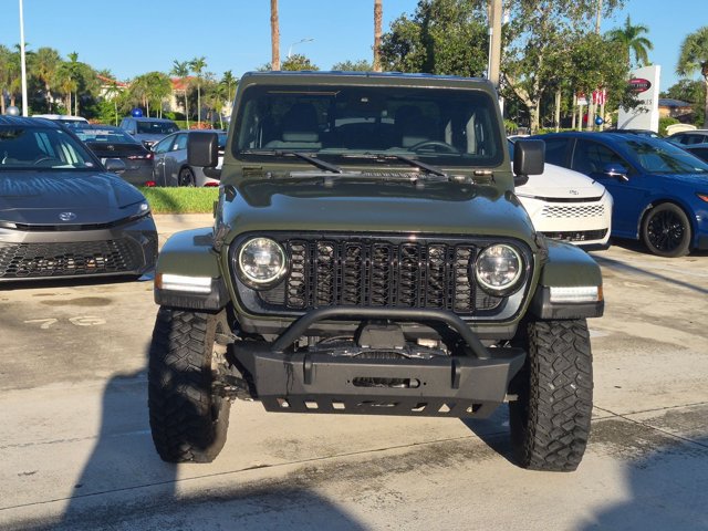 Used 2024 Jeep Gladiator Sport AWD/4WD image 2