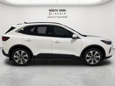 Used 2025 Ford Escape Platinum w/ Premium Technology Package AWD/4WD image 6