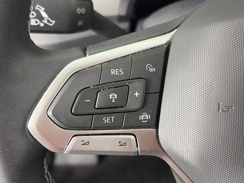 Used 2023 Volkswagen Atlas SE image 34