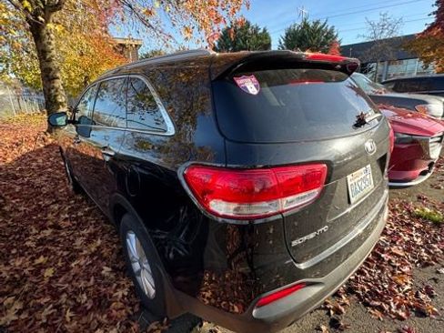 Used 2017 Kia Sorento LX w/ LX V6 Convenience Package image 7