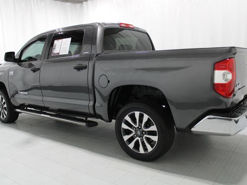 Used 2018 Toyota Tundra SR5 w/ SR5 Upgrade Package AWD/4WD image 8