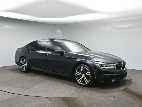 Used 2019 BMW 750i image 7