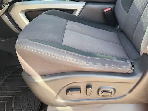 Used 2021 Nissan Titan SV w/ SV Convenience Package image 23
