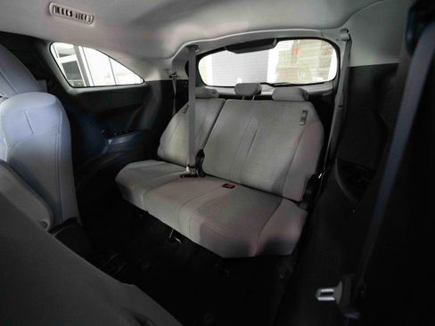 Used 2025 Toyota Sienna LE w/ LE Plus Package AWD/4WD image 24