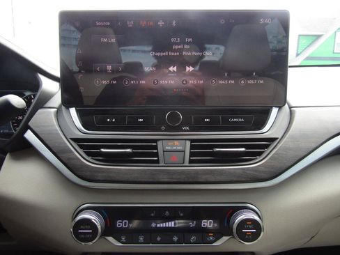 Used 2023 Nissan Altima 2.5 SL AWD/4WD image 17