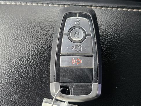 Used 2020 Ford Fusion SE FWD image 30