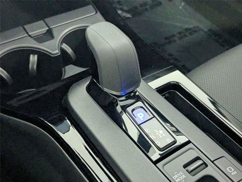 Used 2026 Toyota Prius Plug-In Hybrid FWD image 28