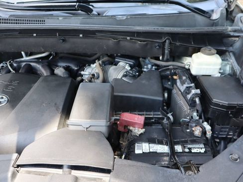 Used 2017 Toyota Highlander Plus w/ Carpet Mat Package AWD/4WD image 42