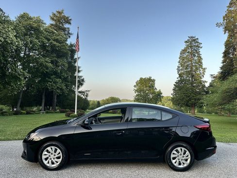 Used 2020 Hyundai Elantra SE w/ Cargo Package (C1) FWD image 6