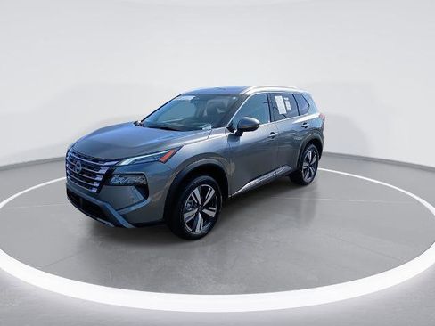 Certified 2025 Nissan Rogue SL w/ SL Premium Package image 4