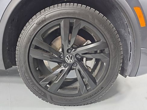 Used 2023 Volkswagen Tiguan SE R-Line image 10