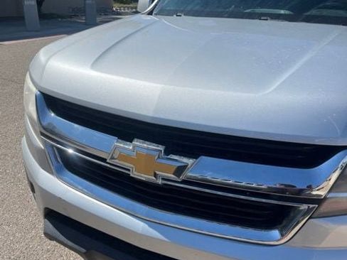 Used 2018 Chevrolet Colorado W/T w/ WT Convenience Package RWD image 2