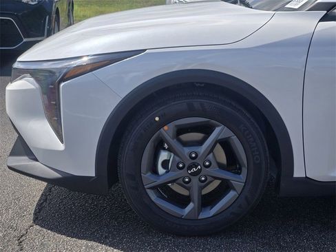New 2025 Kia K4 LXS image 5