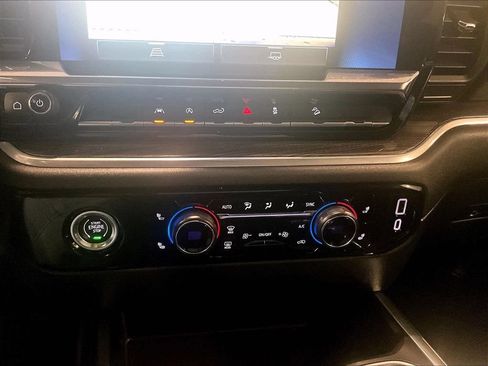 Used 2022 Chevrolet Silverado 1500 LT w/ Z71 Off-Road Package AWD/4WD image 25