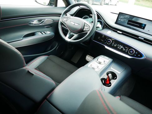 Used 2023 Genesis GV70 2.5T w/ Sport Prestige Package image 13