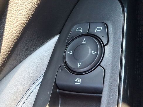 Used 2025 Chevrolet Trax LT image 25