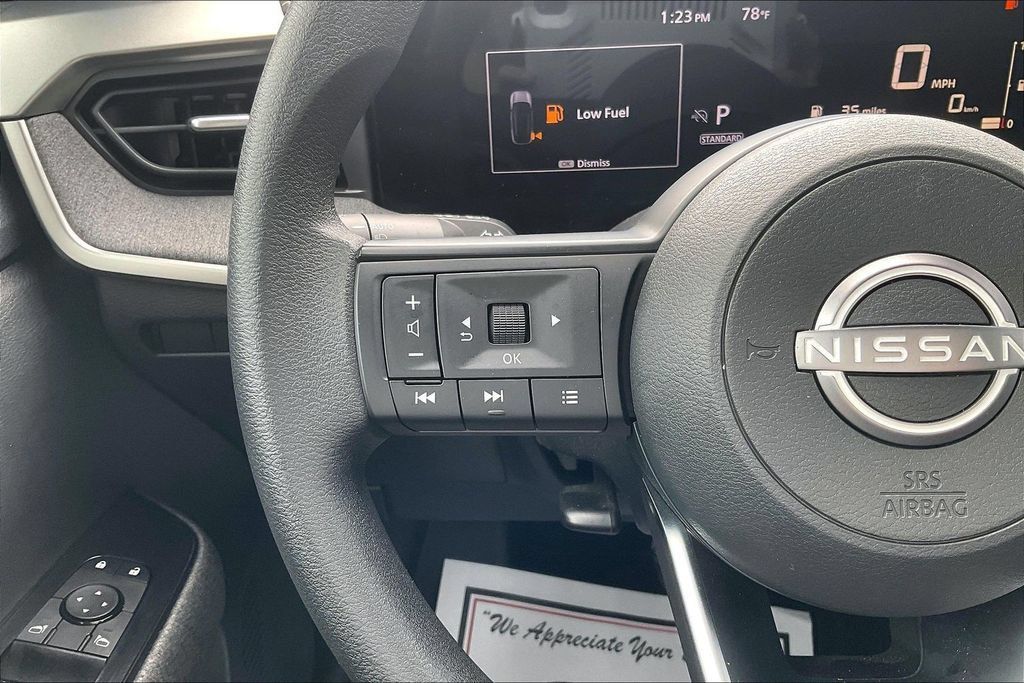 Used 2025 Nissan Kicks SV w/ SV Premium Package FWD image 18