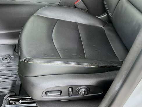 Used 2020 Chevrolet Equinox Premier FWD image 31