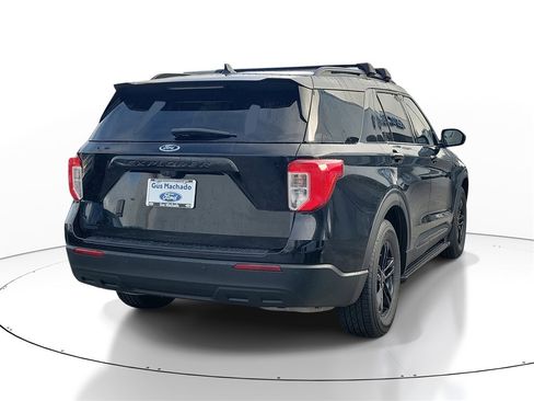 Used 2022 Ford Explorer XLT image 4