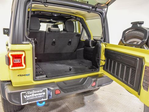 Used 2024 Jeep Wrangler Unlimited w/ Convenience Group image 14