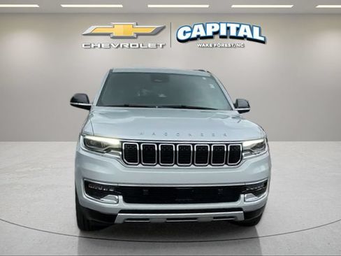 Used 2023 Jeep Wagoneer L Series II AWD/4WD image 8