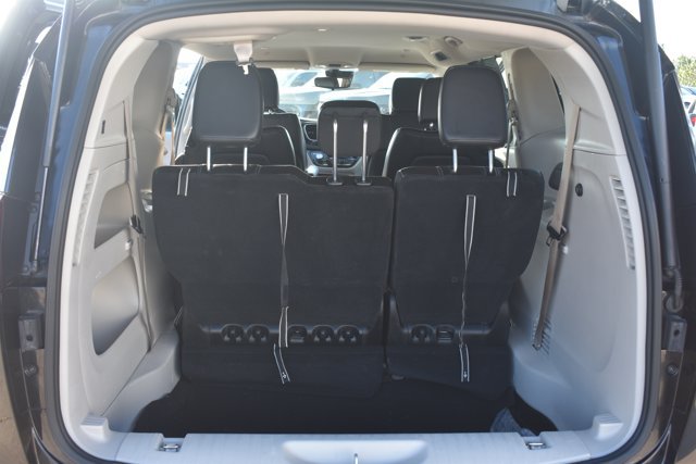 Used 2023 Chrysler Pacifica Touring-L FWD image 18