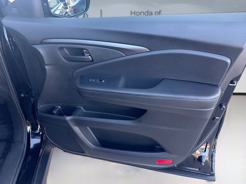 Certified 2025 Honda Passport EX-L image 33