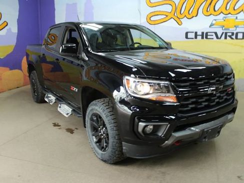 Used 2022 Chevrolet Colorado Z71 w/ Z71 Midnight Edition AWD/4WD image 4