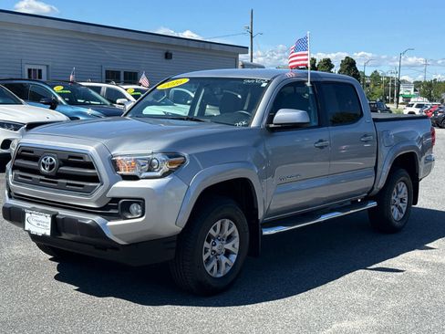 Used 2016 Toyota Tacoma SR5 w/ SR5 Appearance Package (SN) AWD/4WD image 3