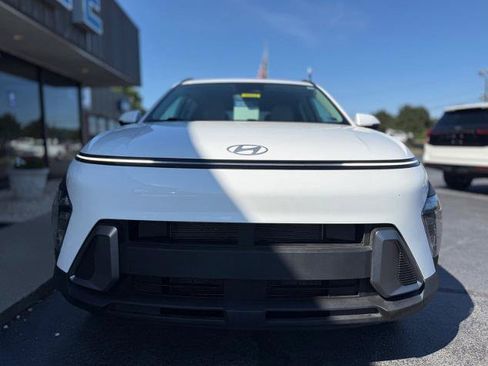 Used 2025 Hyundai Kona SEL AWD/4WD image 2
