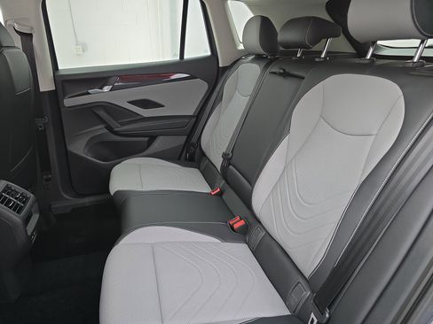 New 2026 Volkswagen Tiguan SE image 14