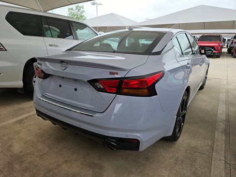 Used 2023 Nissan Altima 2.5 SR image 2