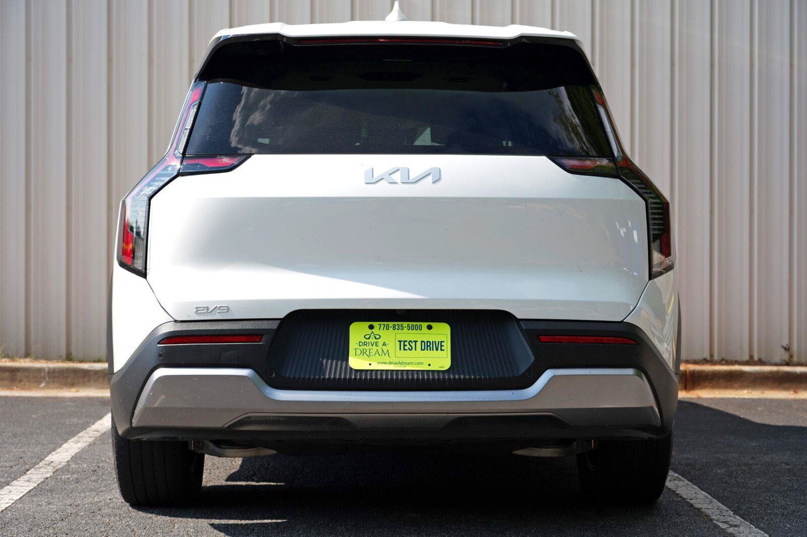 Used 2024 Kia EV9 Light Long Range RWD image 11