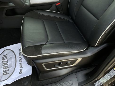 Used 2025 RAM 1500 Laramie w/ Night Edition image 13