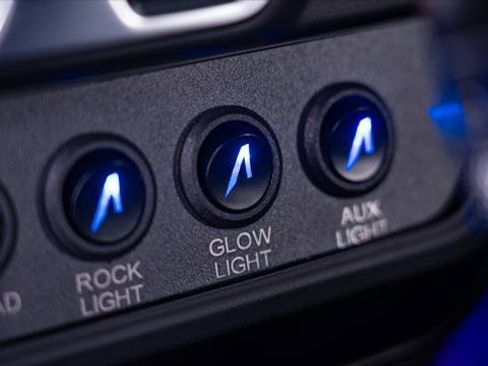 Used 2025 Jeep Gladiator Sport AWD/4WD image 40