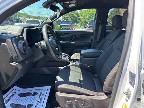 Used 2024 Chevrolet Colorado Trail Boss w/ Technology Package AWD/4WD image 23