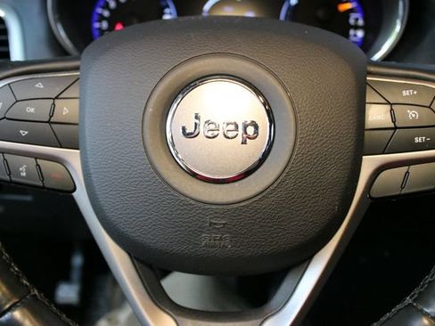 Used 2021 Jeep Grand Cherokee Altitude AWD/4WD image 20